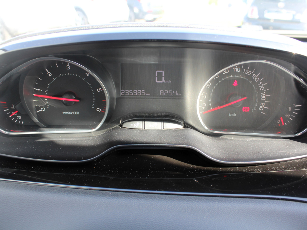 Peugeot 208 — 33