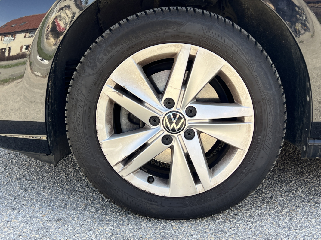 Volkswagen Golf — 27