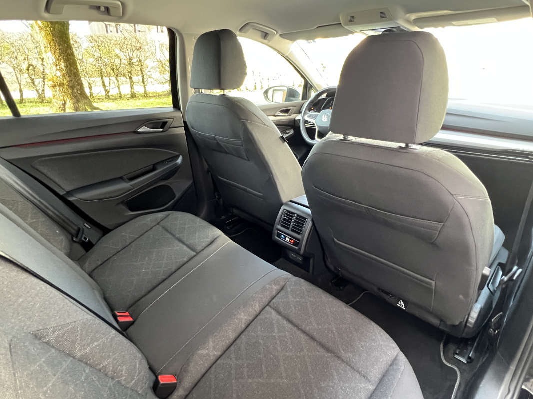 Volkswagen Golf — 37