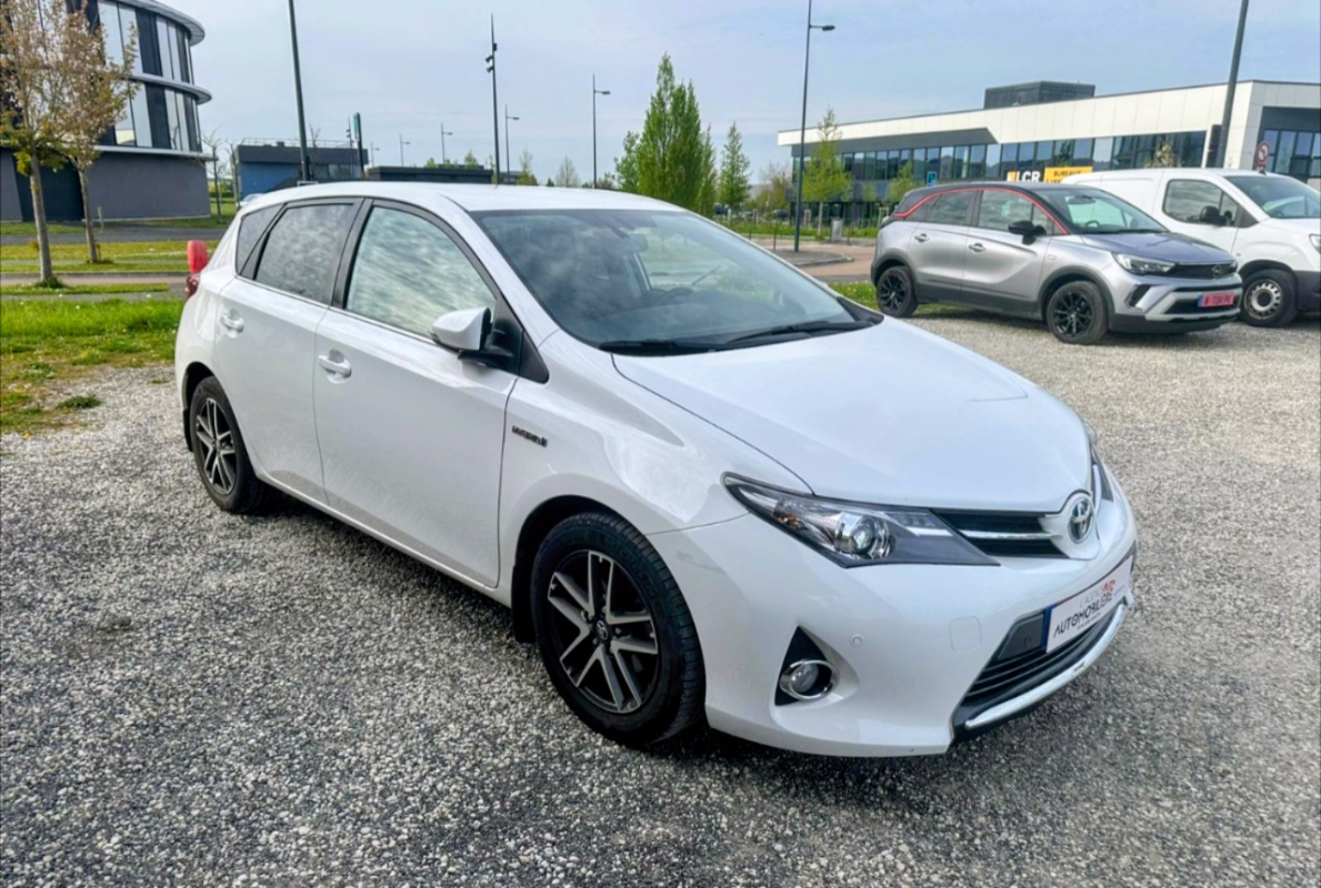 Toyota Auris — 7