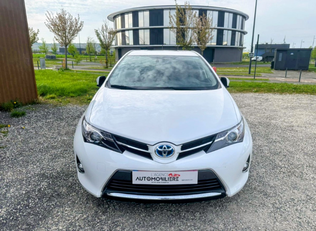 Toyota Auris — 8