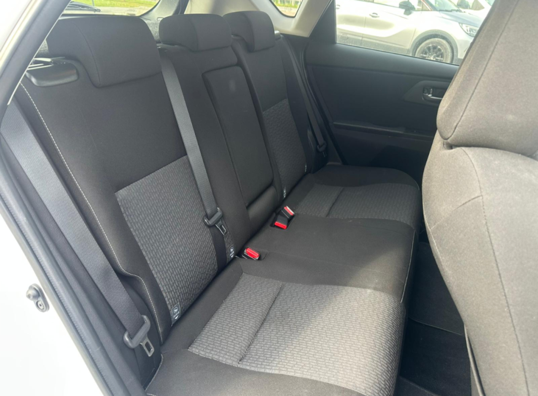 Toyota Auris — 23