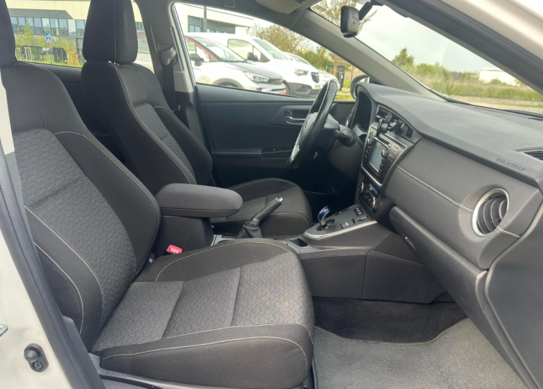 Toyota Auris — 21