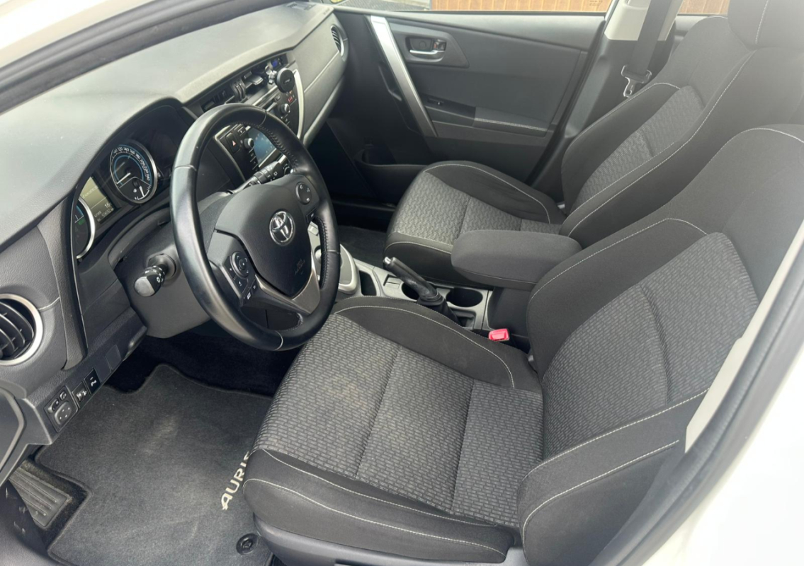 Toyota Auris — 20