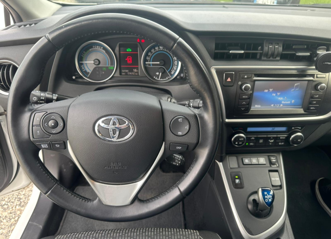 Toyota Auris — 9