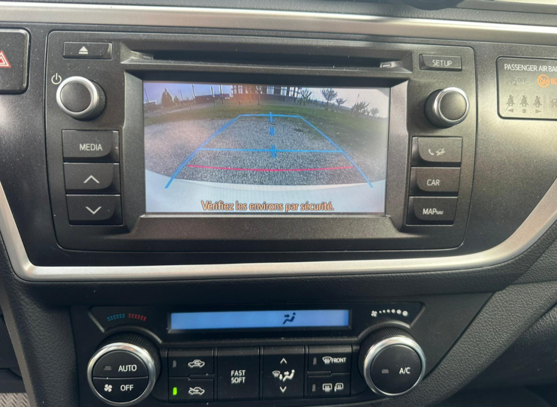 Toyota Auris — 16