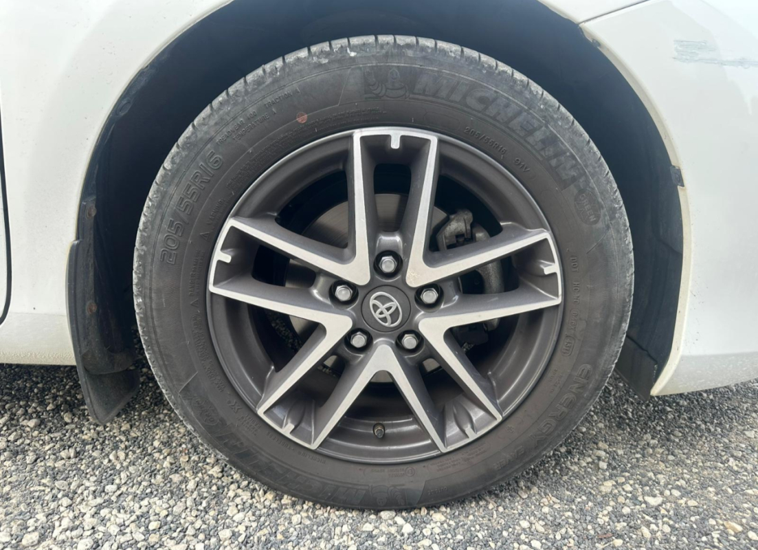 Toyota Auris — 25