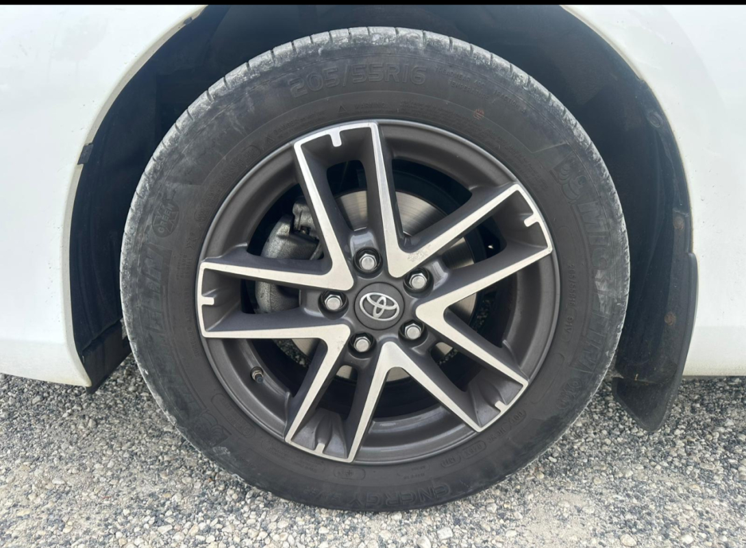 Toyota Auris — 26