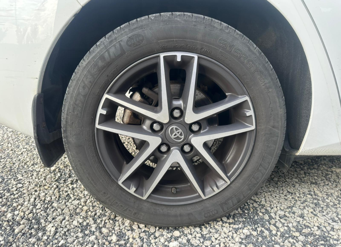 Toyota Auris — 27