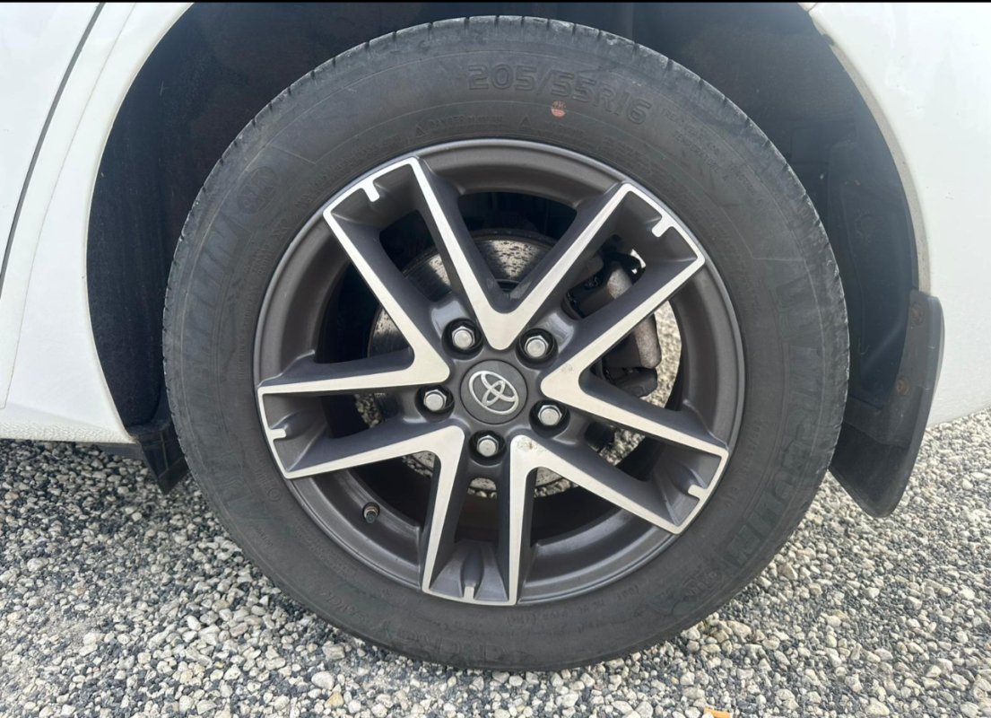Toyota Auris — 28