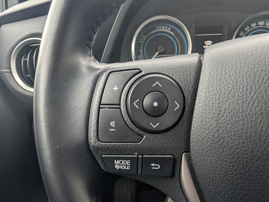 Toyota Auris — 11