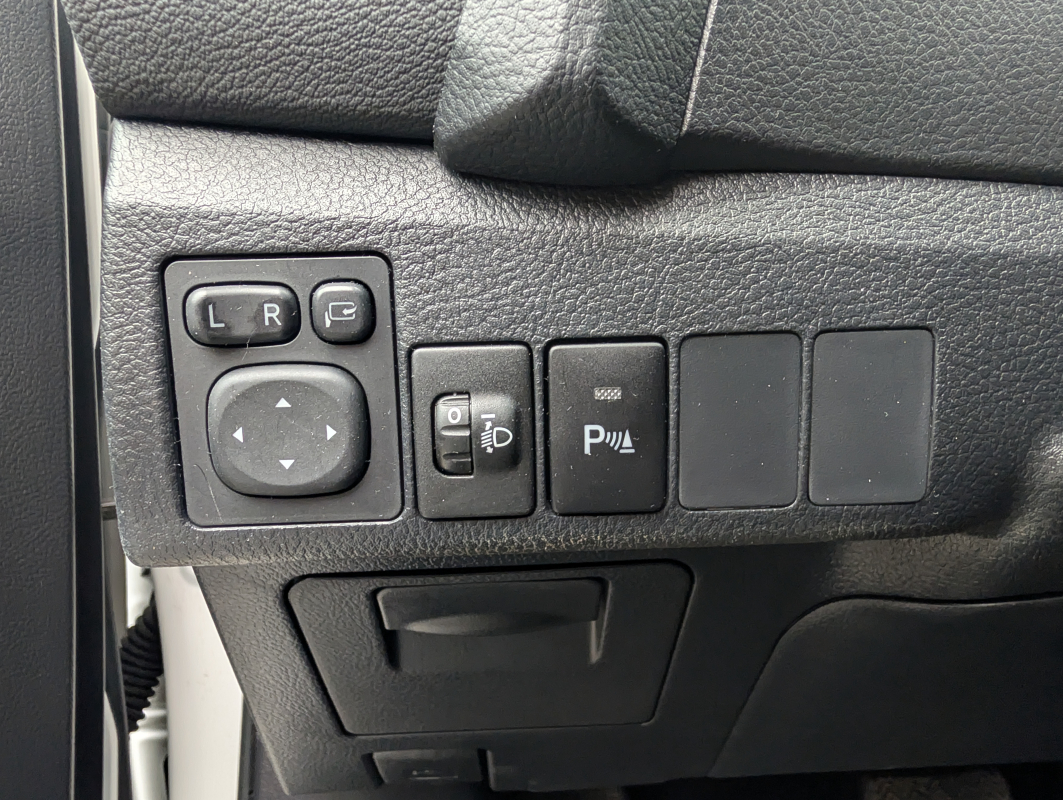 Toyota Auris — 13