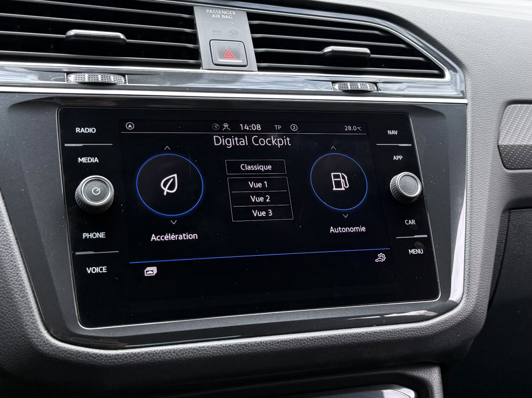 Volkswagen Tiguan — 13