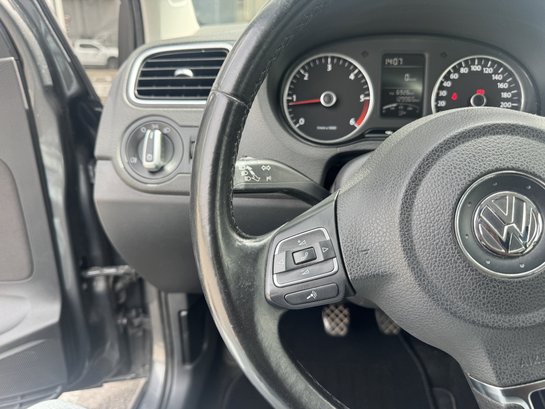 Volkswagen Polo — 18