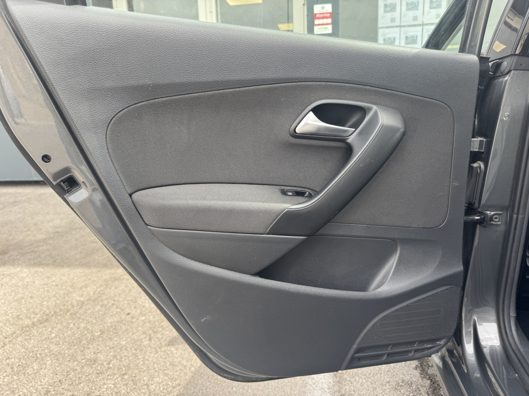 Volkswagen Polo — 19