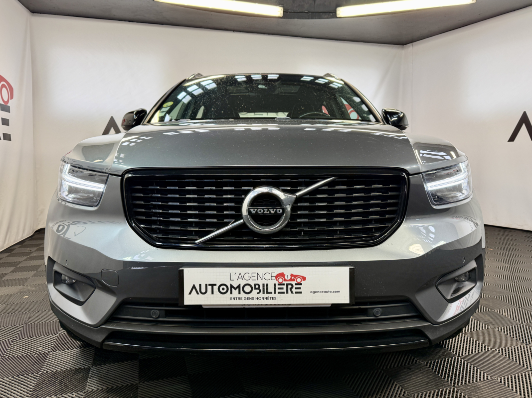 Volvo XC40 — 2