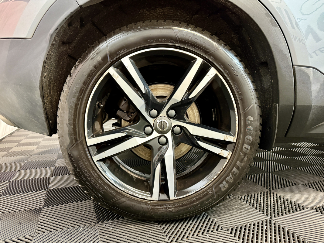 Volvo XC40 — 24