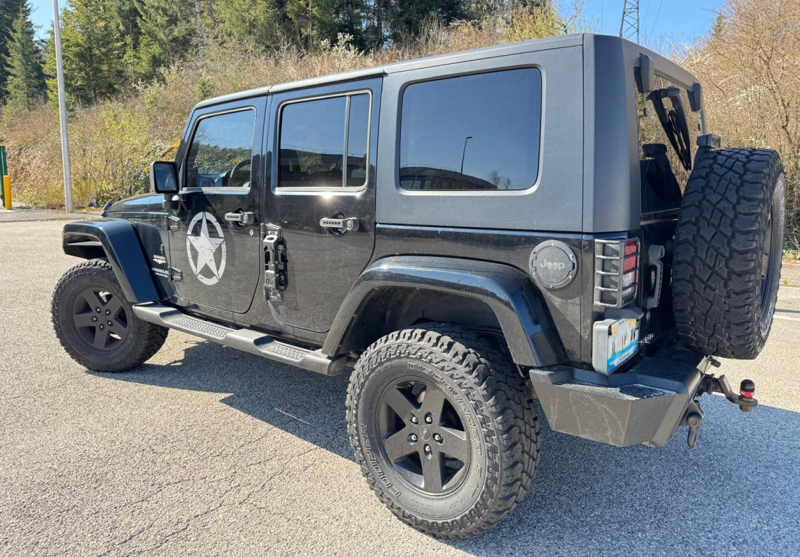 Jeep Wrangler Unlimited — 4
