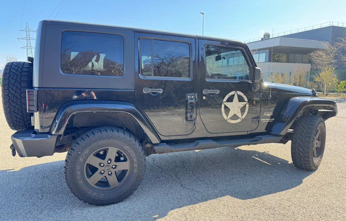 Jeep Wrangler Unlimited — 8