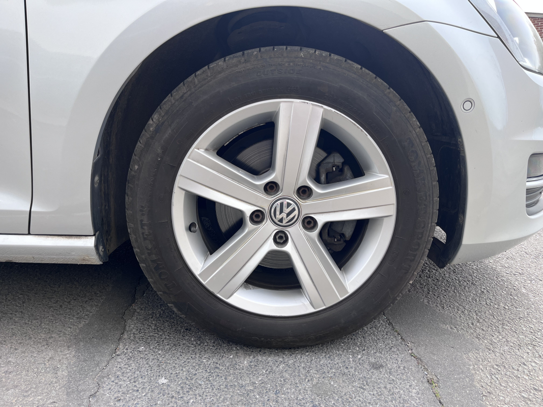 Volkswagen Golf — 33