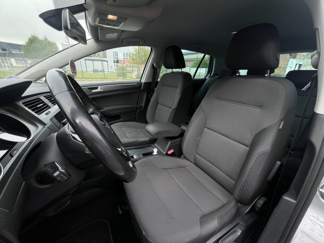 Volkswagen Golf — 12