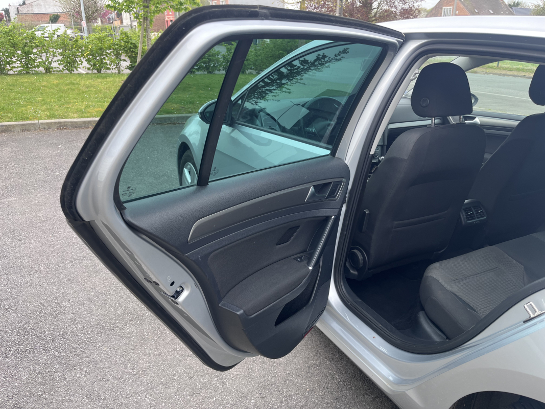 Volkswagen Golf — 25