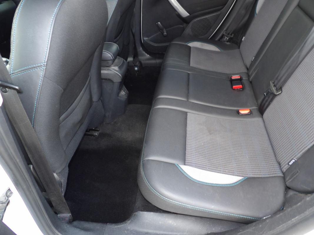 Peugeot 2008 — 12