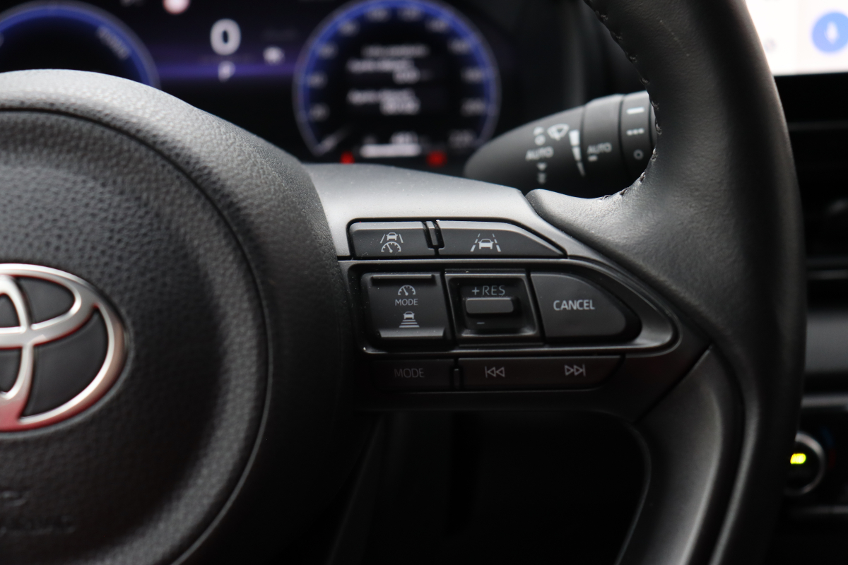 Toyota Yaris — 16