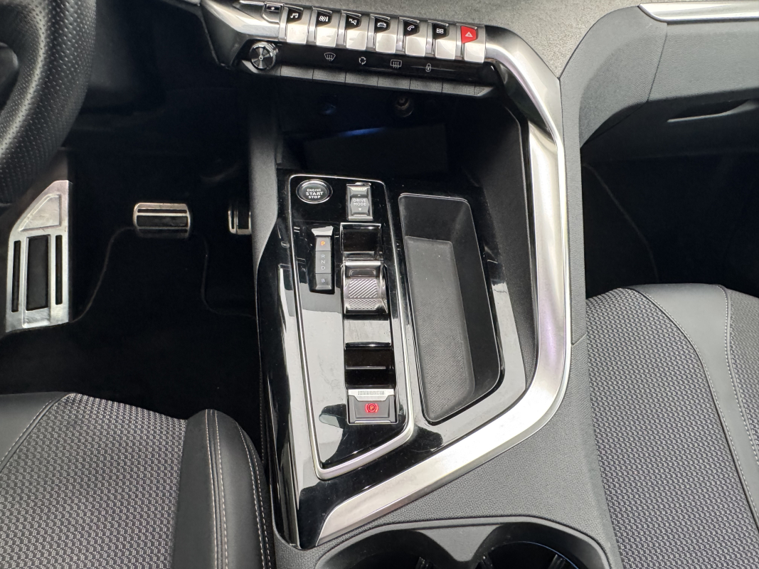 Peugeot 3008 HYbrid4 — 24