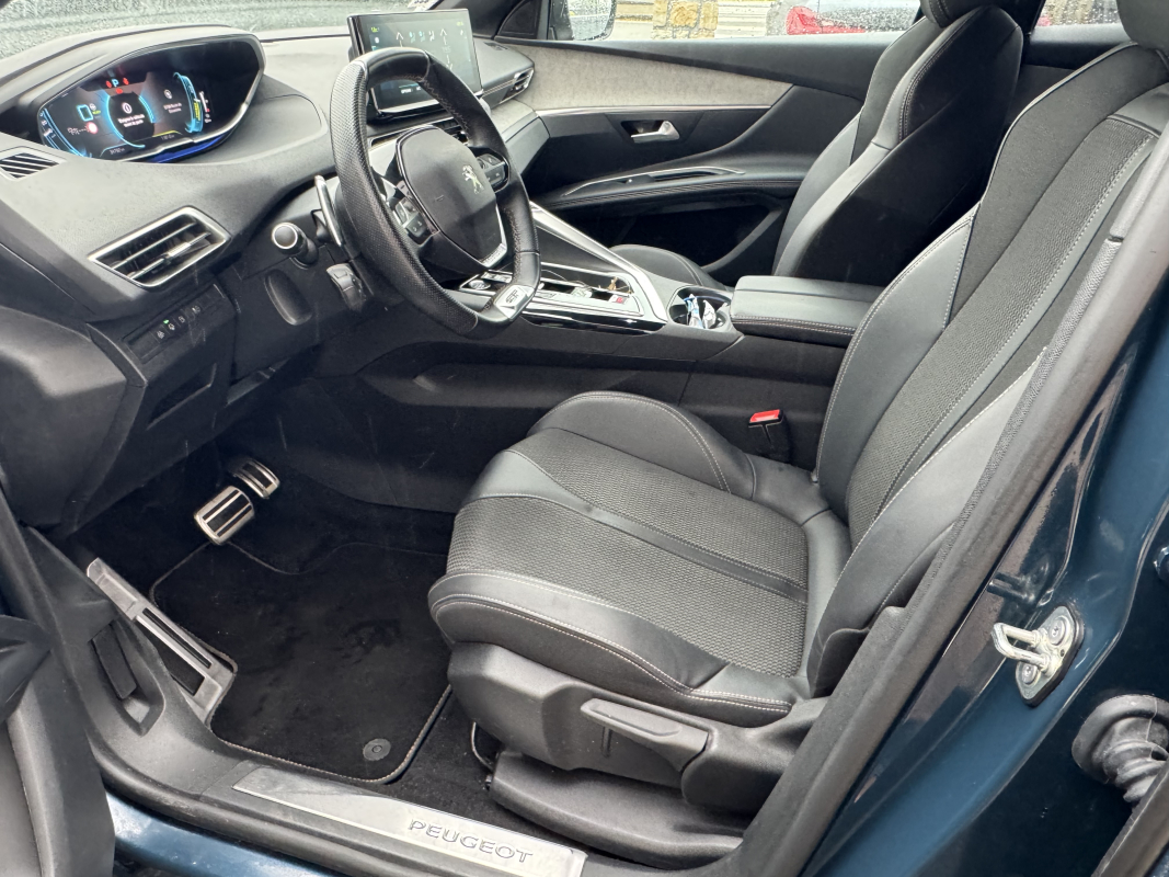 Peugeot 3008 HYbrid4 — 11