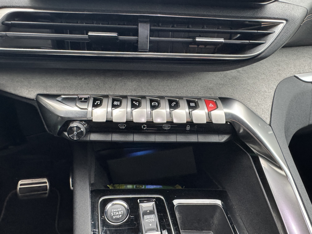 Peugeot 3008 HYbrid4 — 29
