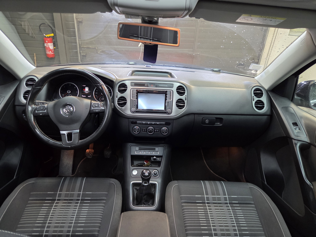 Volkswagen Tiguan — 15