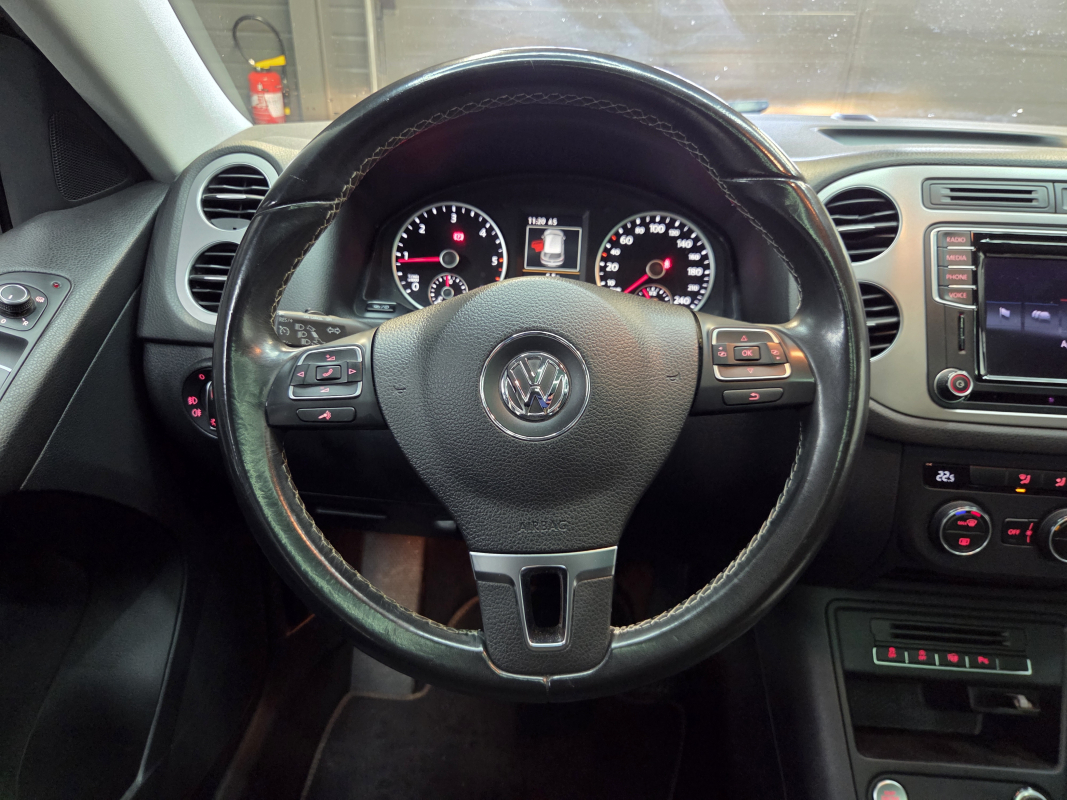 Volkswagen Tiguan — 12