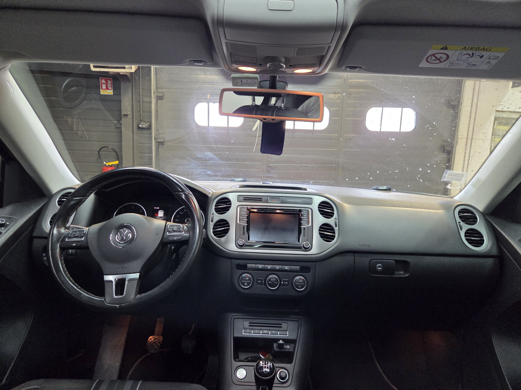 Volkswagen Tiguan — 14