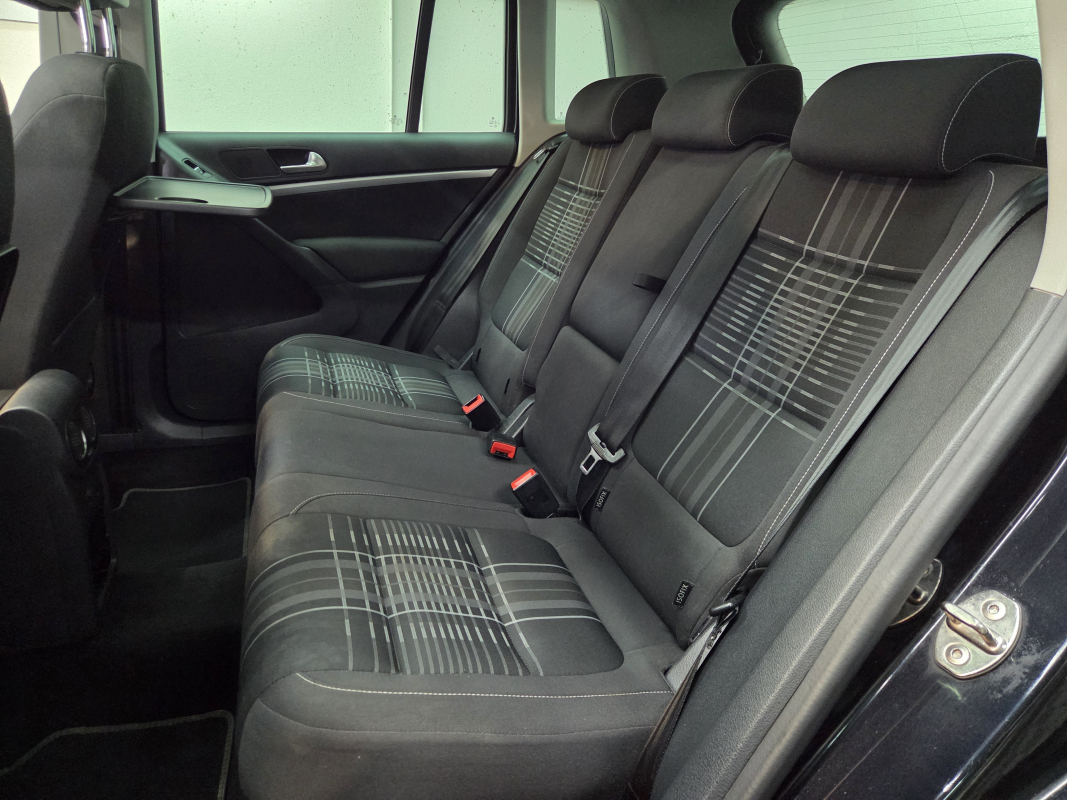 Volkswagen Tiguan — 18