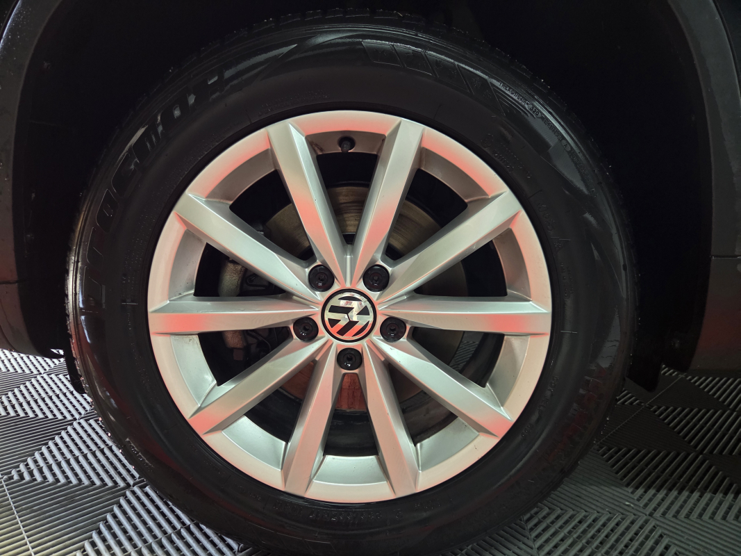 Volkswagen Tiguan — 20