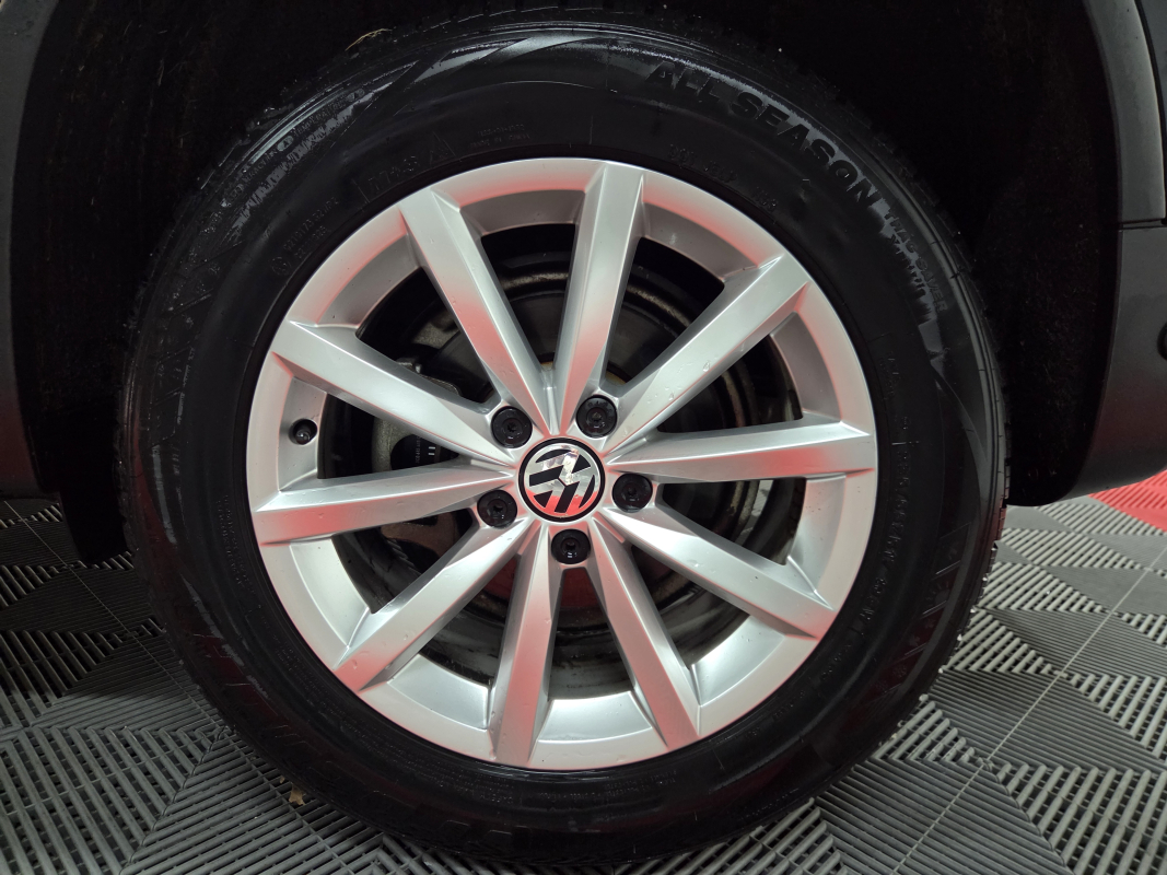 Volkswagen Tiguan — 21