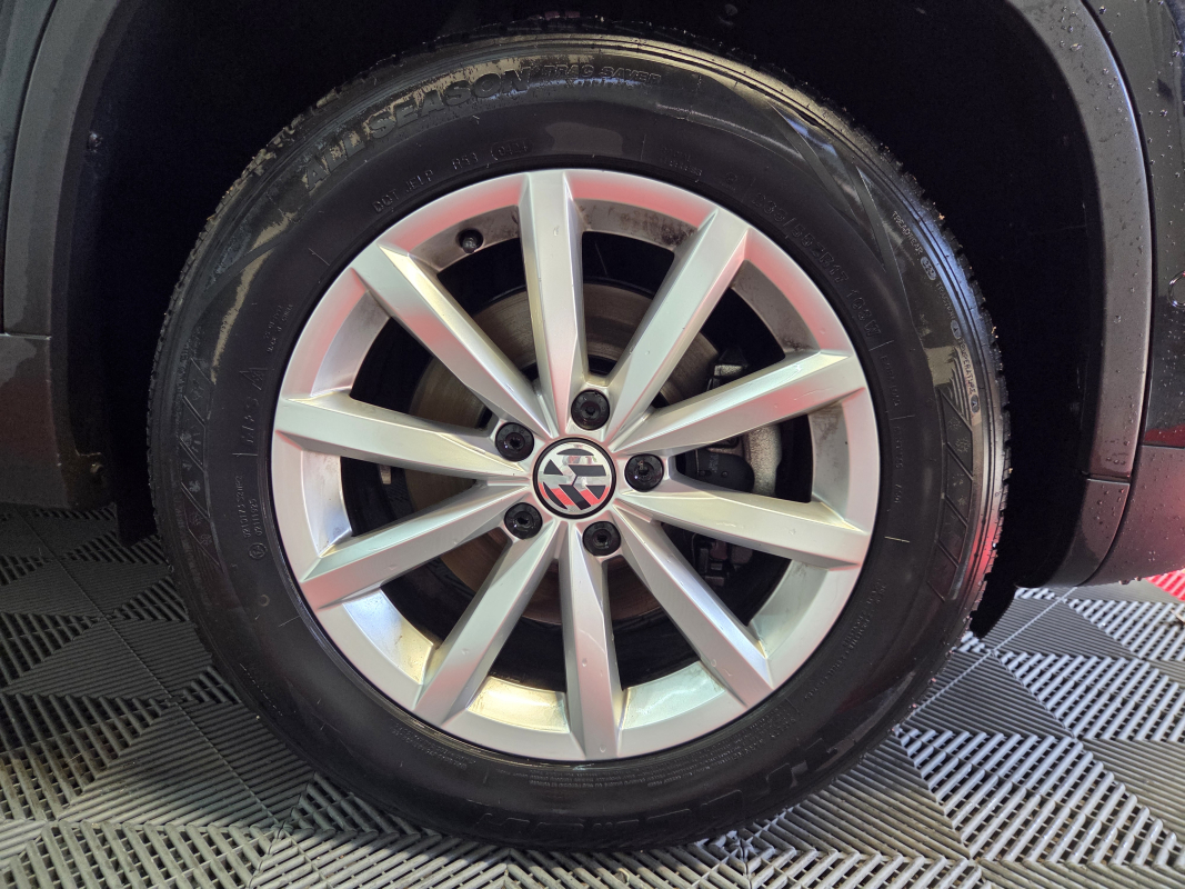 Volkswagen Tiguan — 23