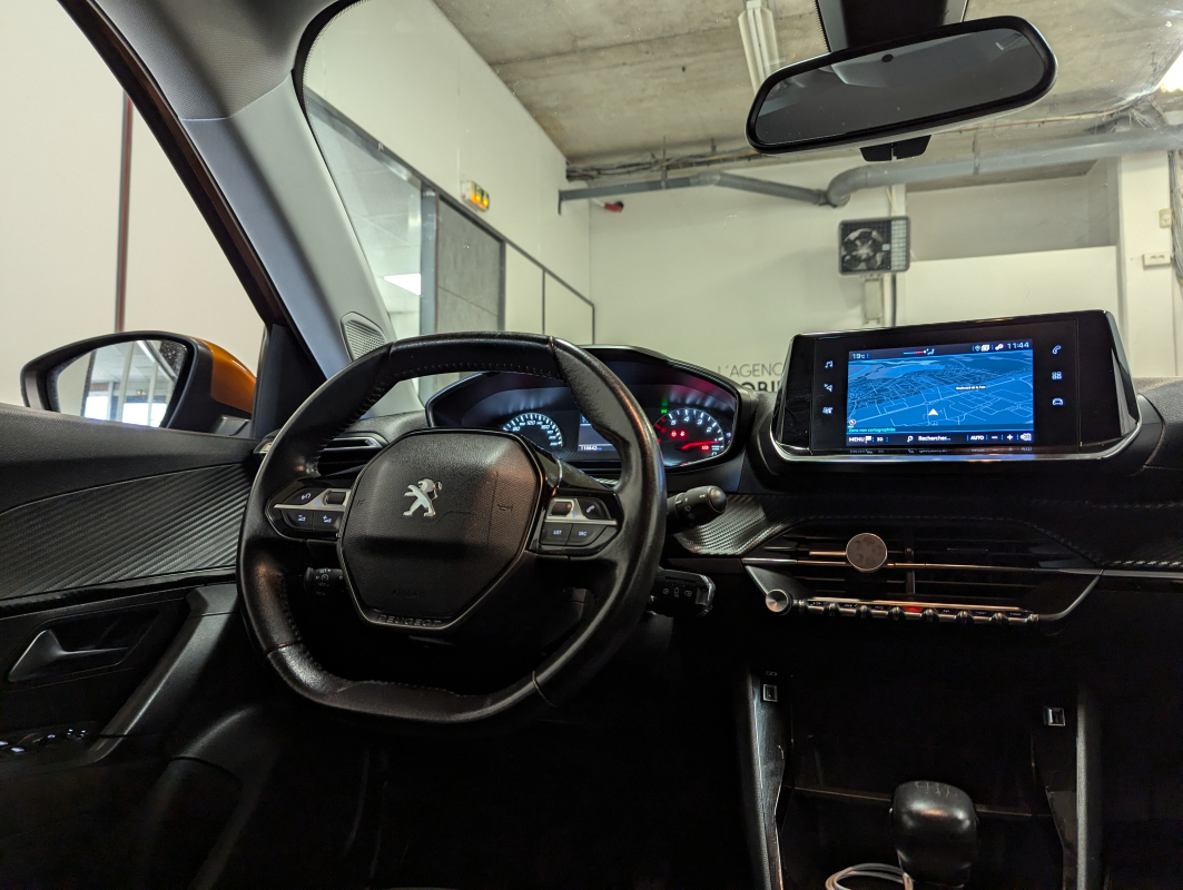 Peugeot 2008 — 12