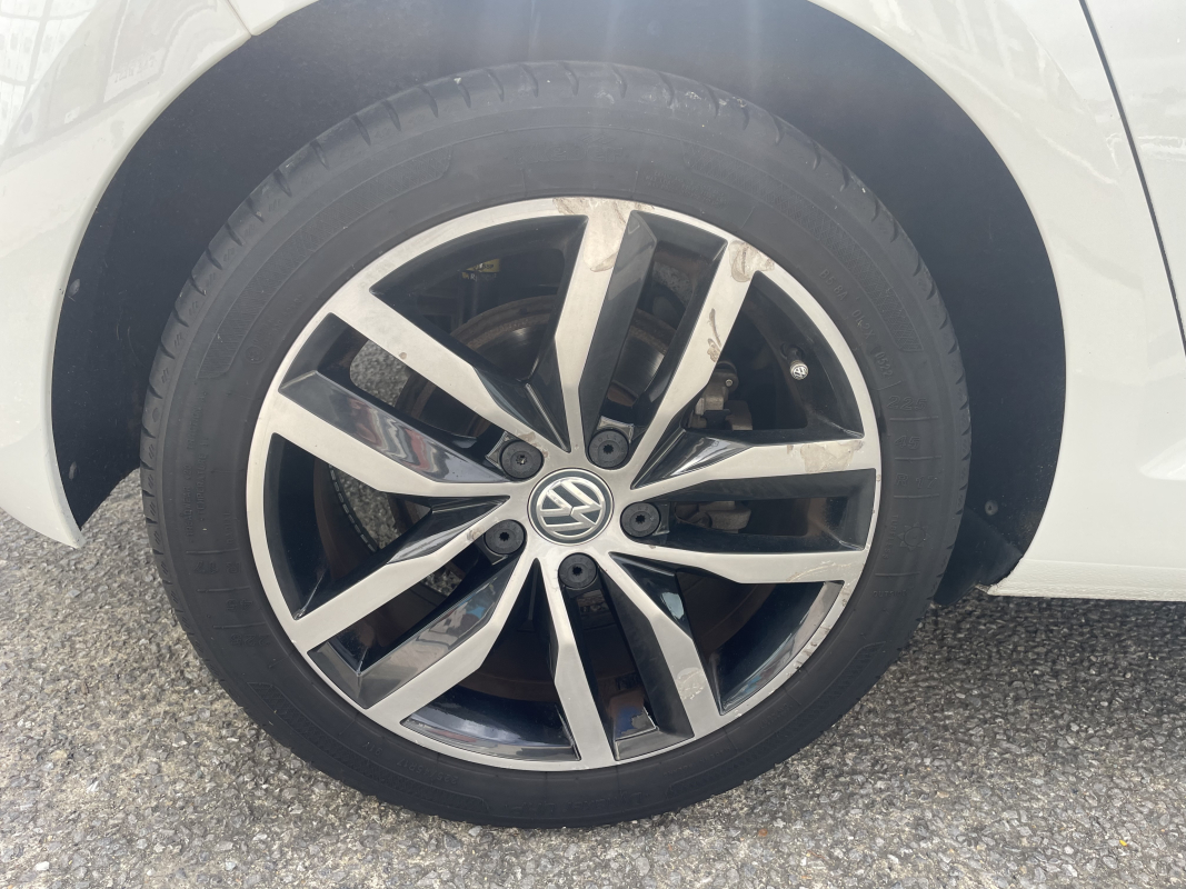 Volkswagen Golf — 24