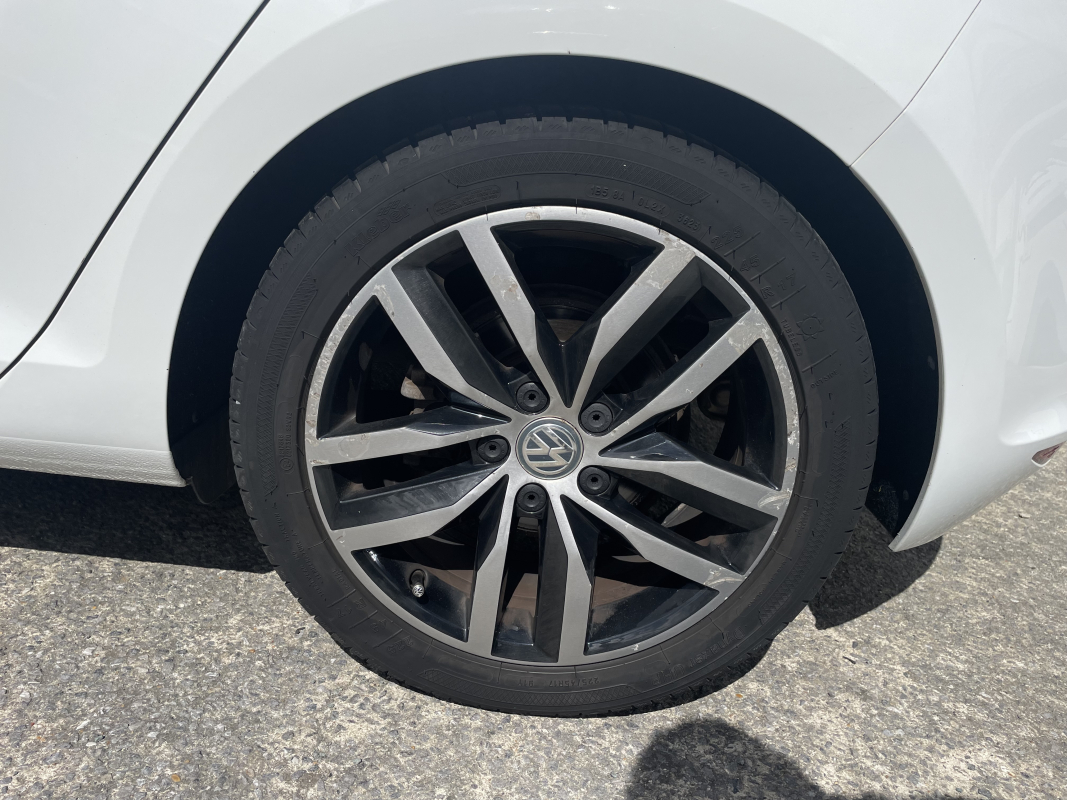 Volkswagen Golf — 23