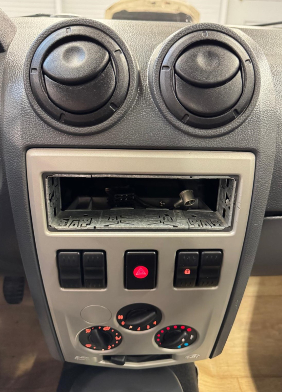Dacia Logan — 16