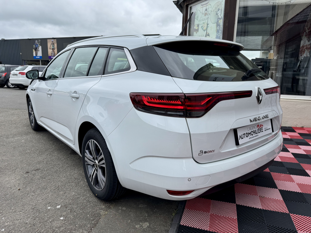 Renault Megane — 3