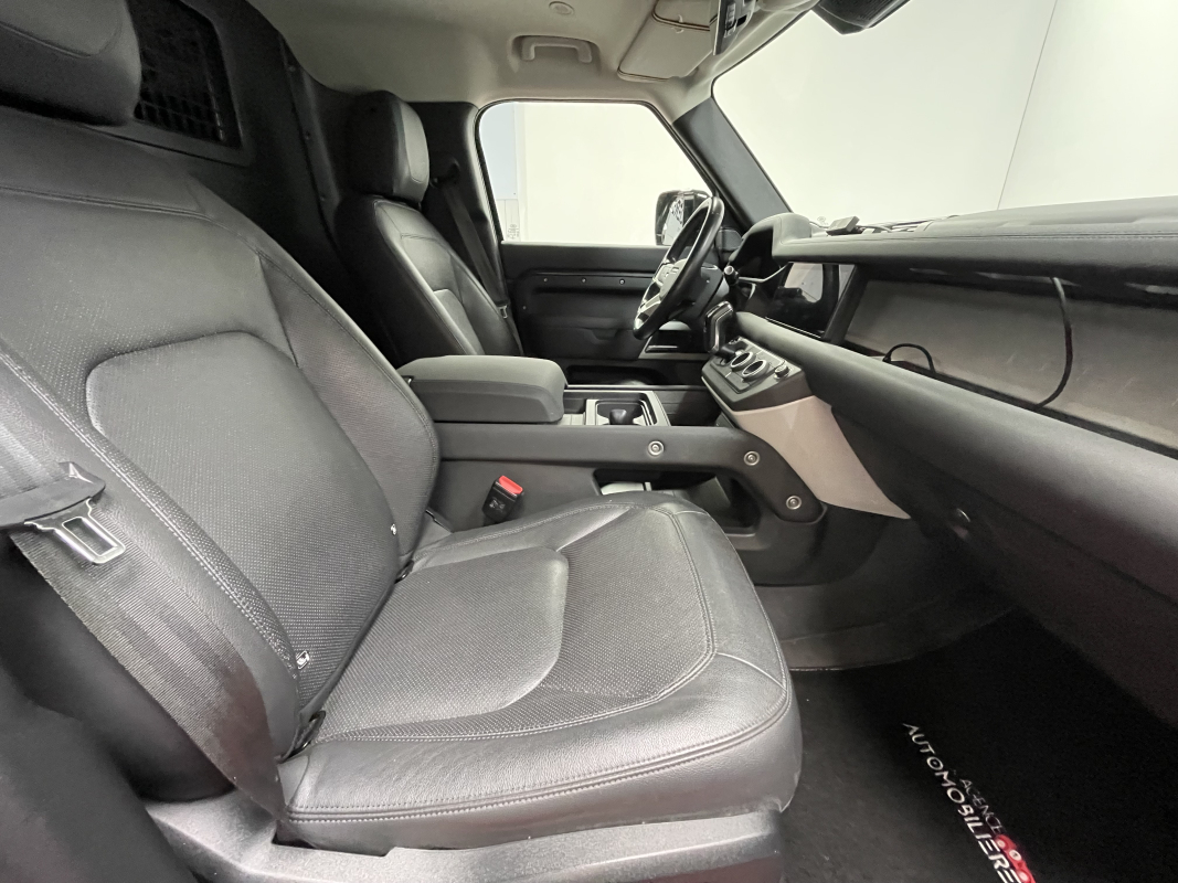 Land Rover Defender — 17