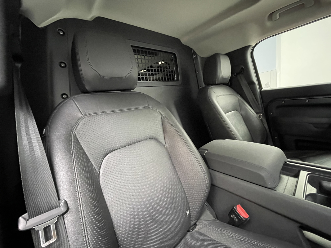 Land Rover Defender — 33