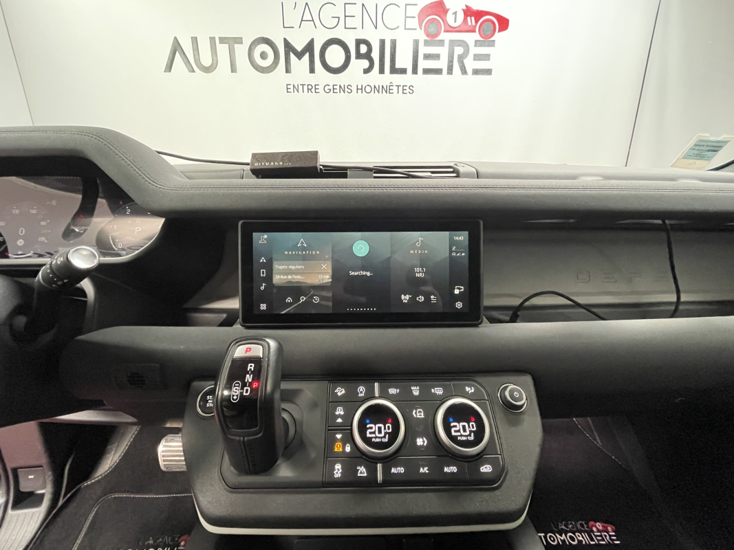 Land Rover Defender — 23