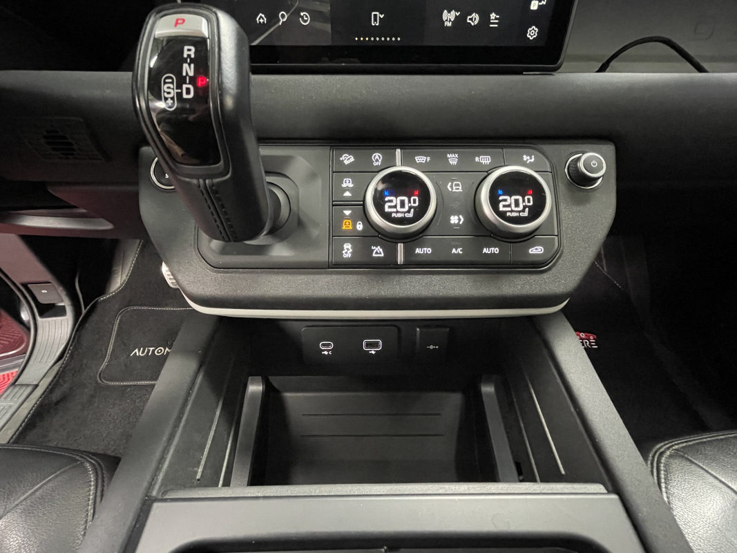Land Rover Defender — 34