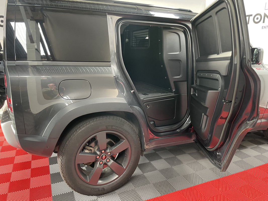 Land Rover Defender — 19