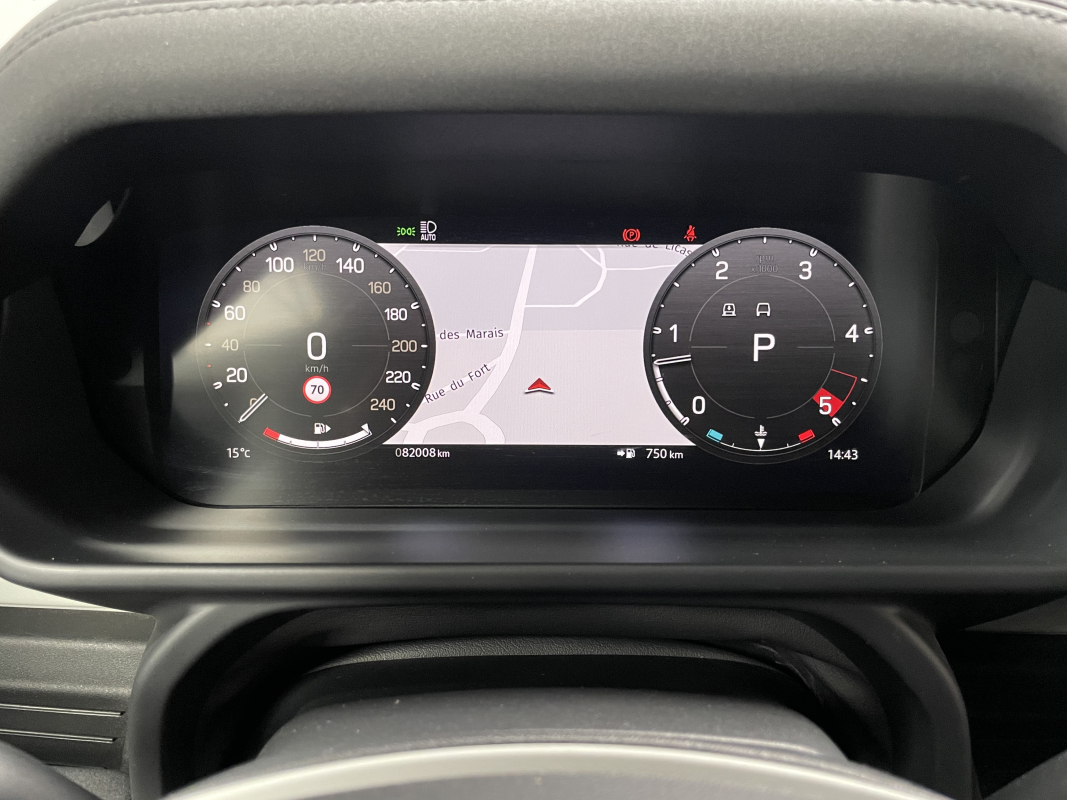 Land Rover Defender — 14