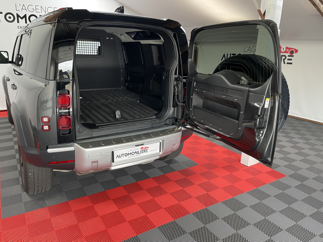 Land Rover Defender — 20